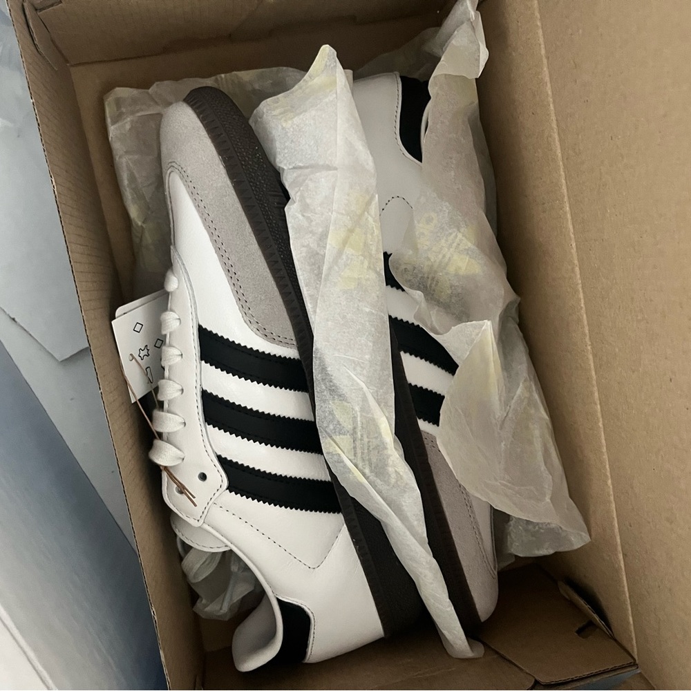 Brand new in the box Size 7 - adidas Samba OG Low White Black Gum